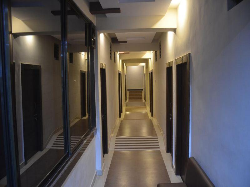 Nilraj Lodge Ratnāgiri Buitenkant foto