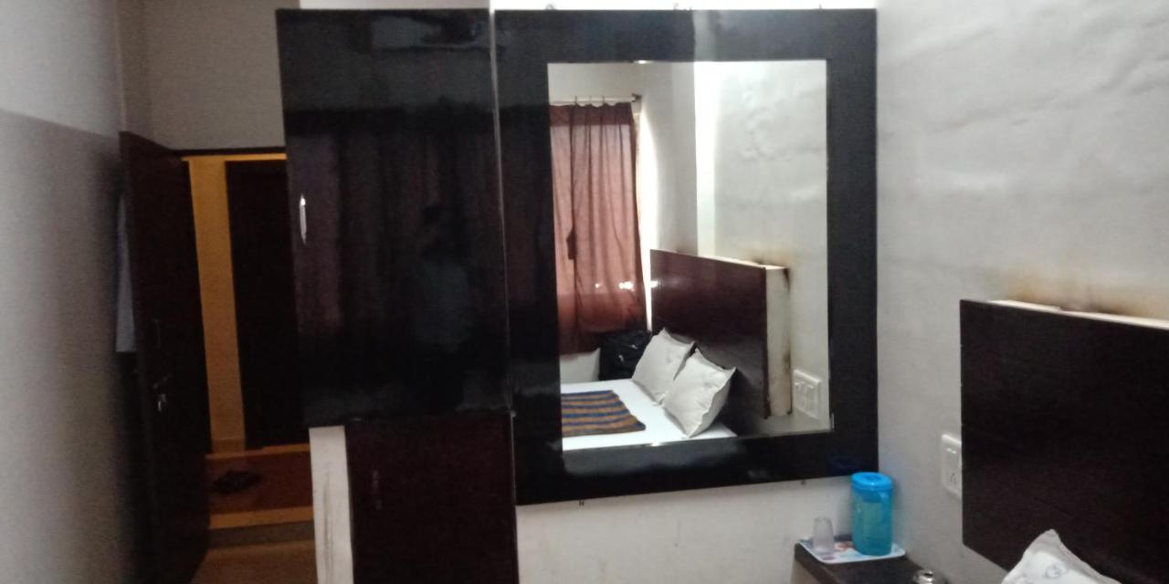 Nilraj Lodge Ratnāgiri Buitenkant foto